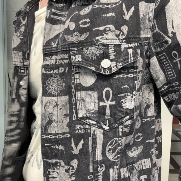 Universal Monsters black jean jacket Size MEDIUM - Picture 5 of 7